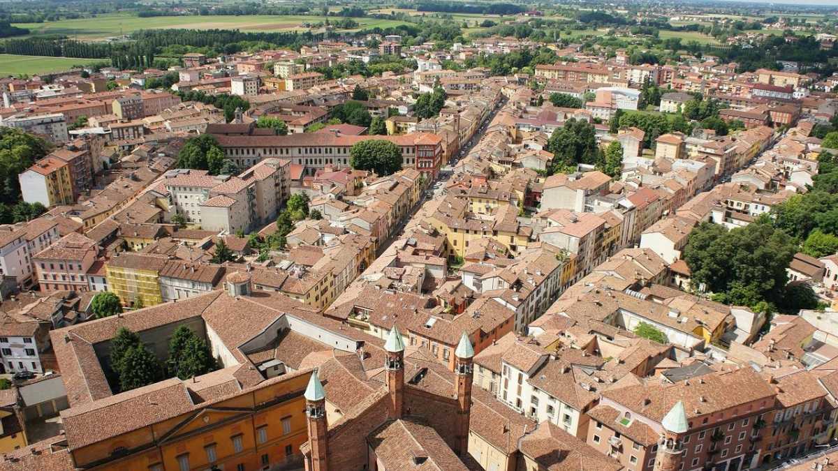 Guida Pratica per Arrivare a Cremona: La Patria di Stradivari