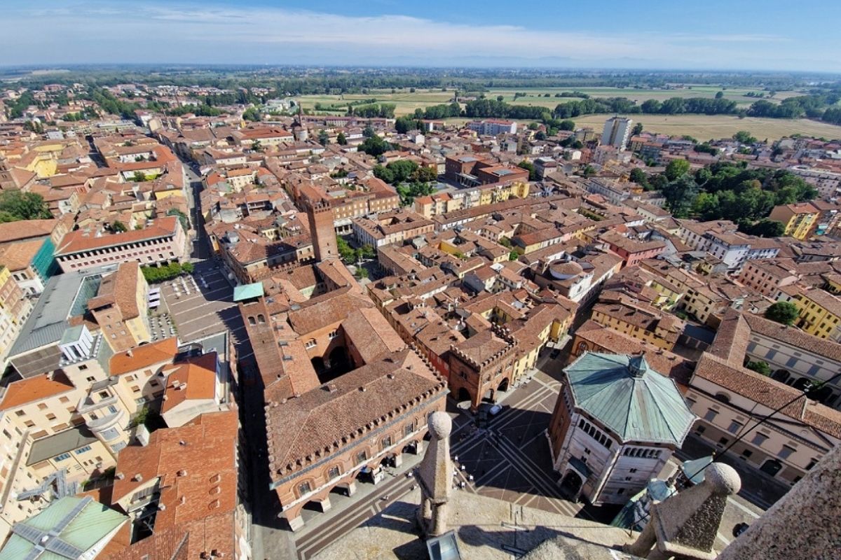 Veduta panoramica di Cremona, evidenzia il Torrazzo e il centro storico