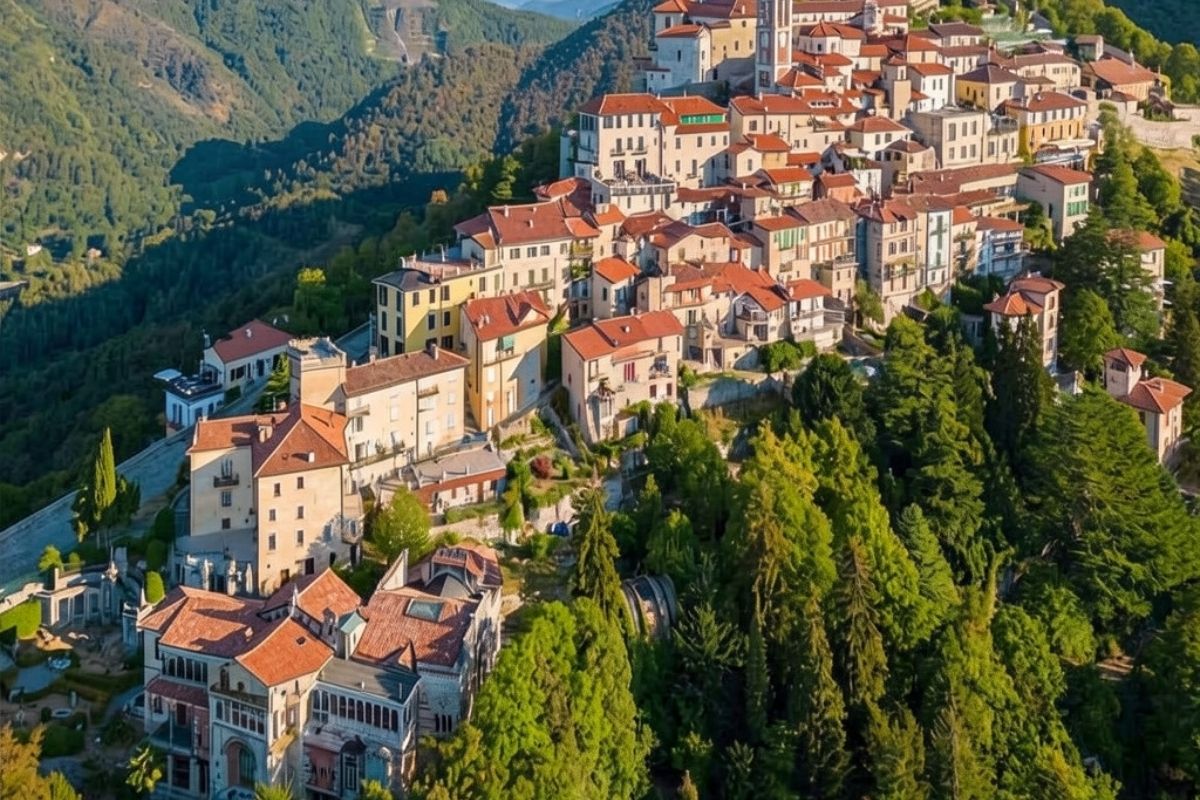 Vista panoramica di Varese con il Sacro Monte e i Giardini Estensi