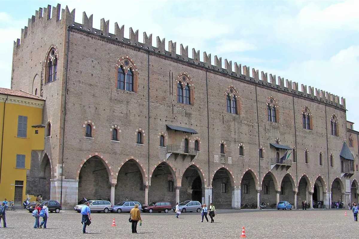 Interno di Palazzo Ducale con affreschi di Mantegna, per illustrare la cultura di Mantova
