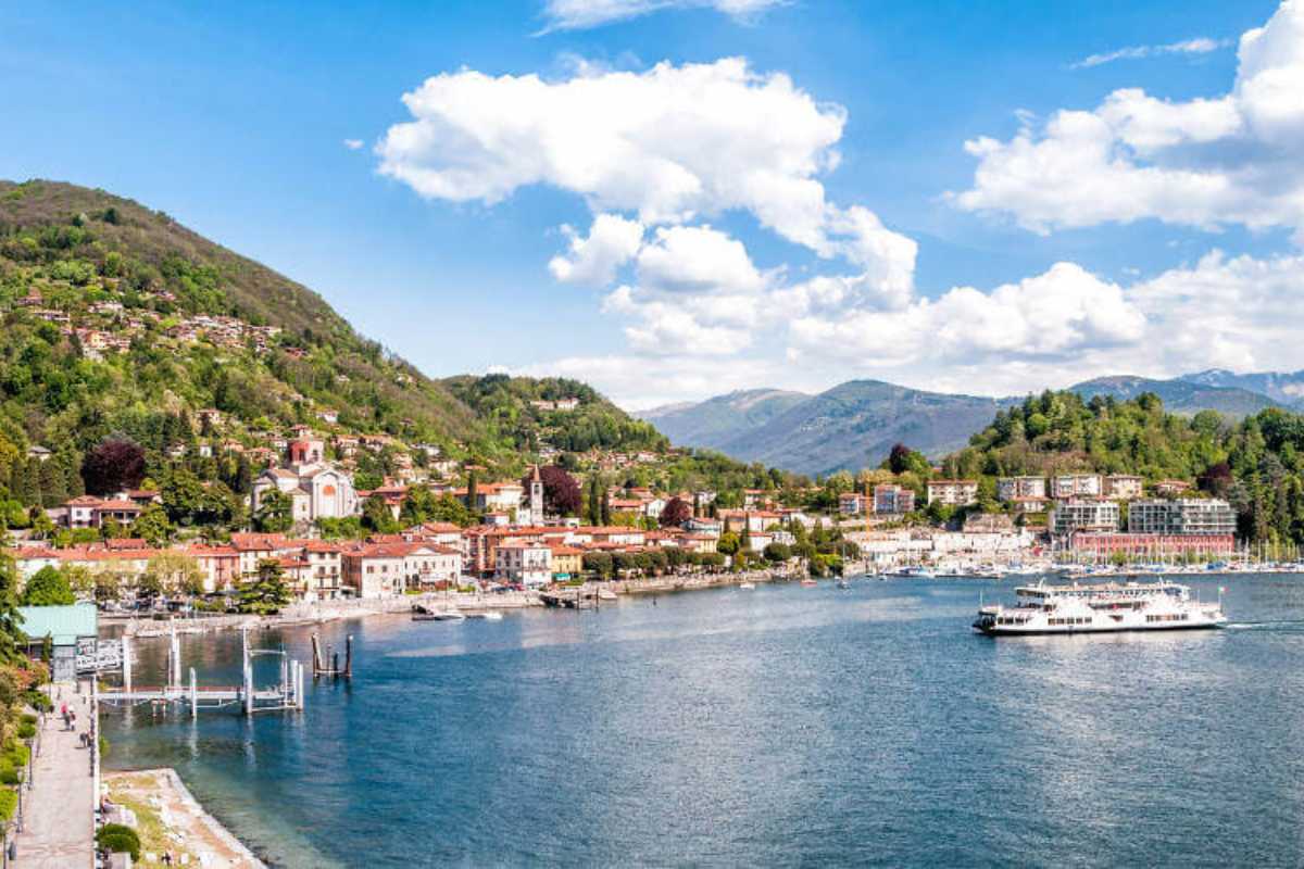 Veduta panoramica di Varese con il Sacro Monte sullo sfondo