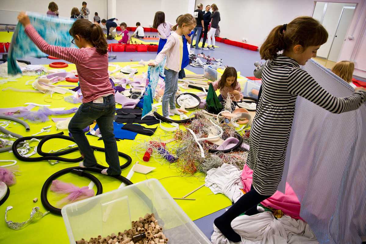 Bambini in un museo interattivo a Milano